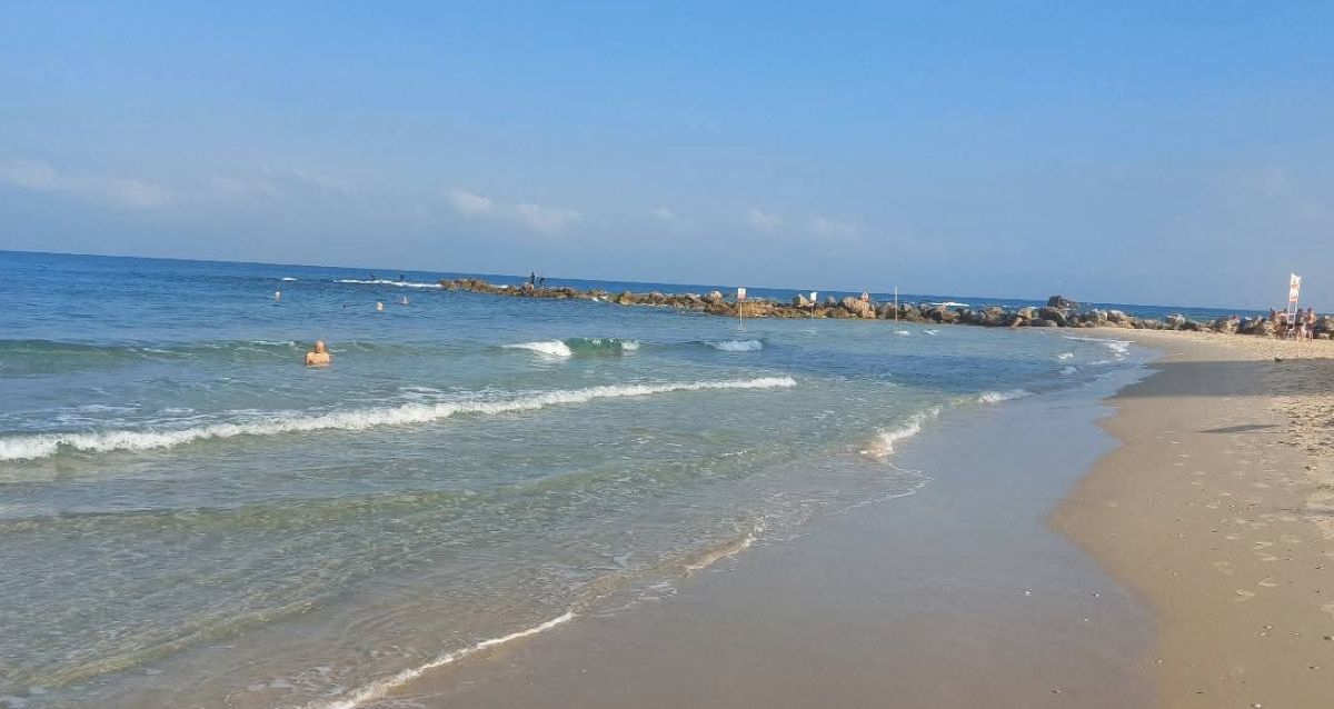 שפת החוף בבת ים ביום רביעי 240725, צילום: מישמיש בורא