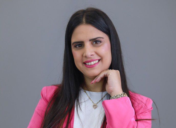 מעיין רובל בחליפה ורודה, צילום: נוי נעים