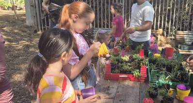ילדים בפעילות טו בשבט, צילום: עיריית בת ים