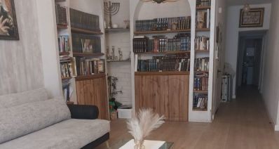 סלון דירה בקריית שרון, צילום: גלי וירון שמיר